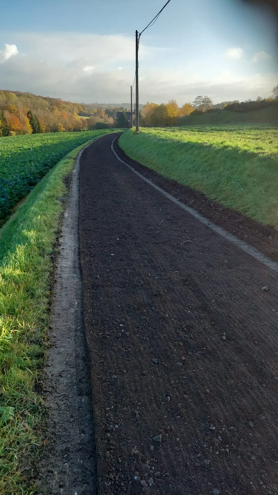 Broyage des pierre du chemin lors de sa rénovation